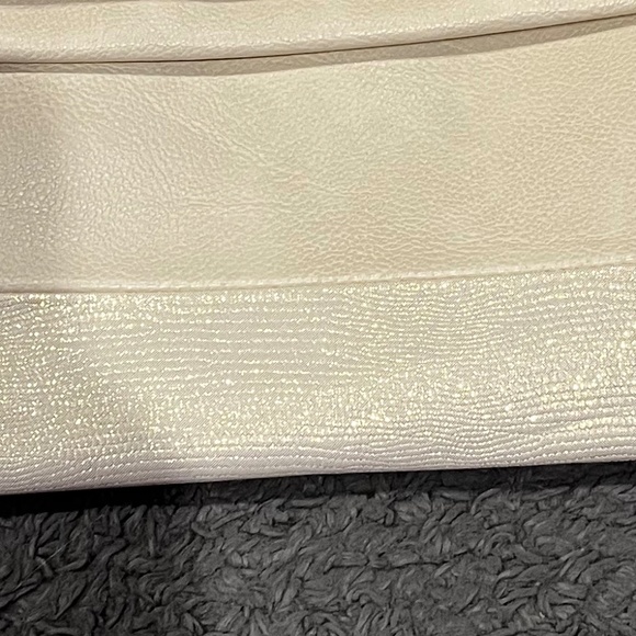NWOT Faux Leather White / Iridescent Foldover Envelope Clutch with Tassel Zipper - Picture 7 of 7